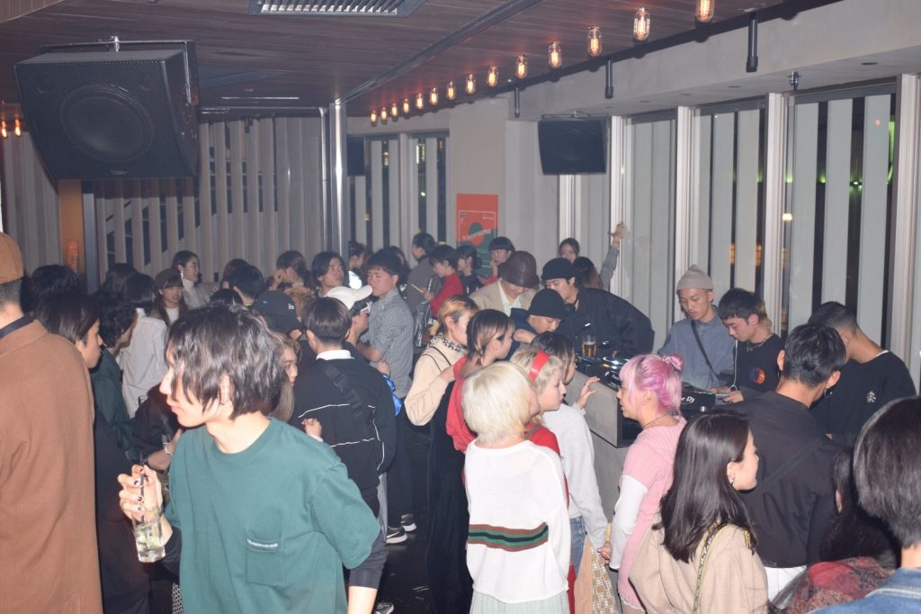 東京の若手デザイナー・ブランドの展示・即売会と、DJコンテンツが融合したイベント「THE CHILL OUT MILLENNIAL」に潜入！